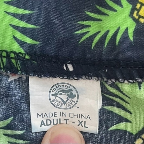 Toronto Blue Jays Lourdes Gurriel Jr Pineapple Hawaiian Shirt Mens XL - Picture 3 of 4